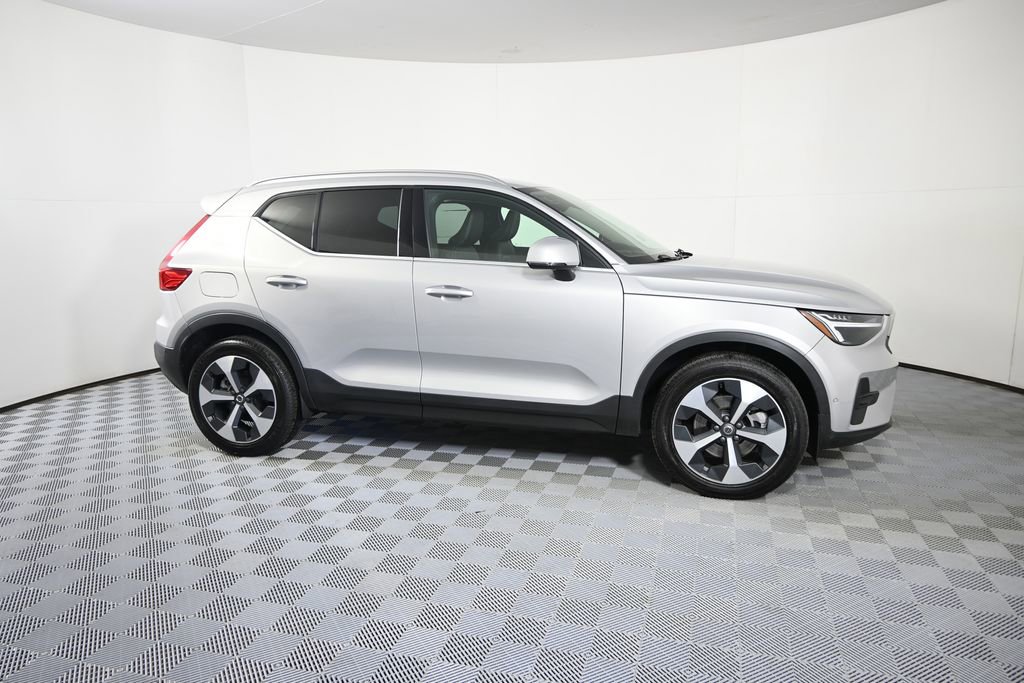 Used 2024 Volvo XC40 B5 Plus AWD/4WD image 8
