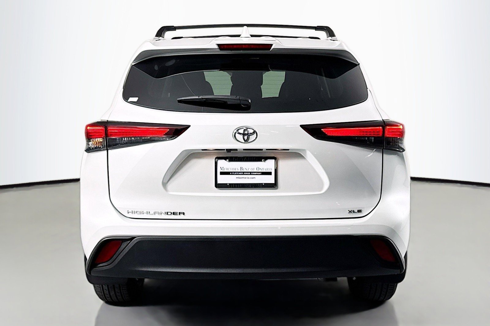 Used 2024 Toyota Highlander XLE image 3