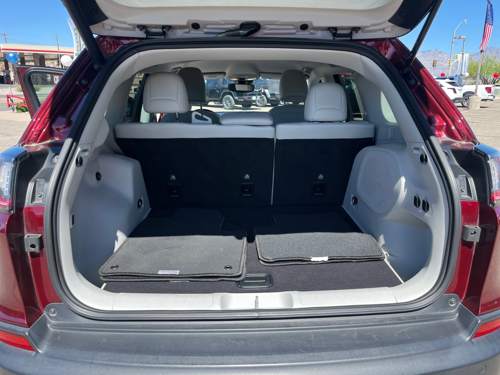 Used 2020 Jeep Cherokee Limited w/ Technology Group image 34