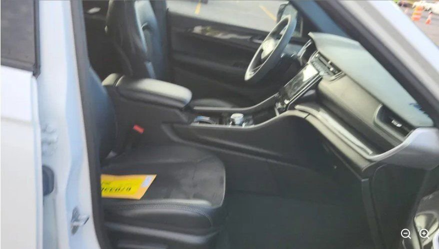 Used 2023 Jeep Grand Cherokee Altitude image 19