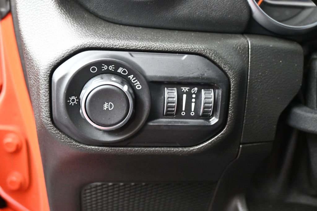 Used 2018 Jeep Wrangler Unlimited Sahara AWD/4WD image 16