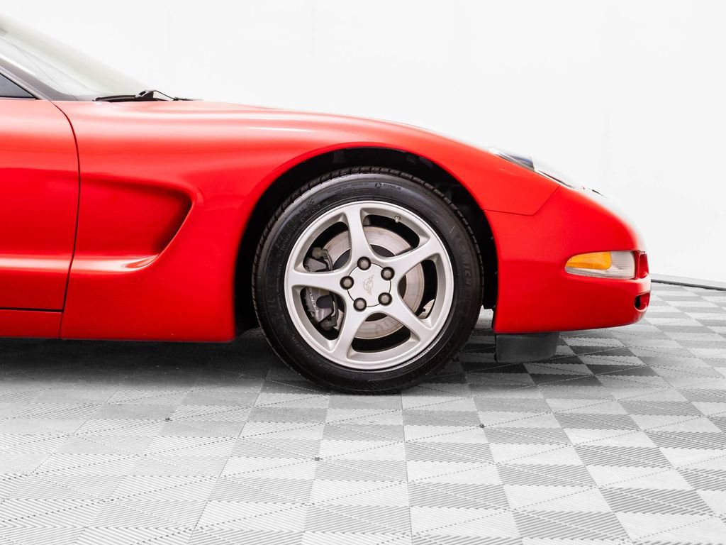 Used 2001 Chevrolet Corvette Coupe w/ Preferred Equipment Group1 image 32