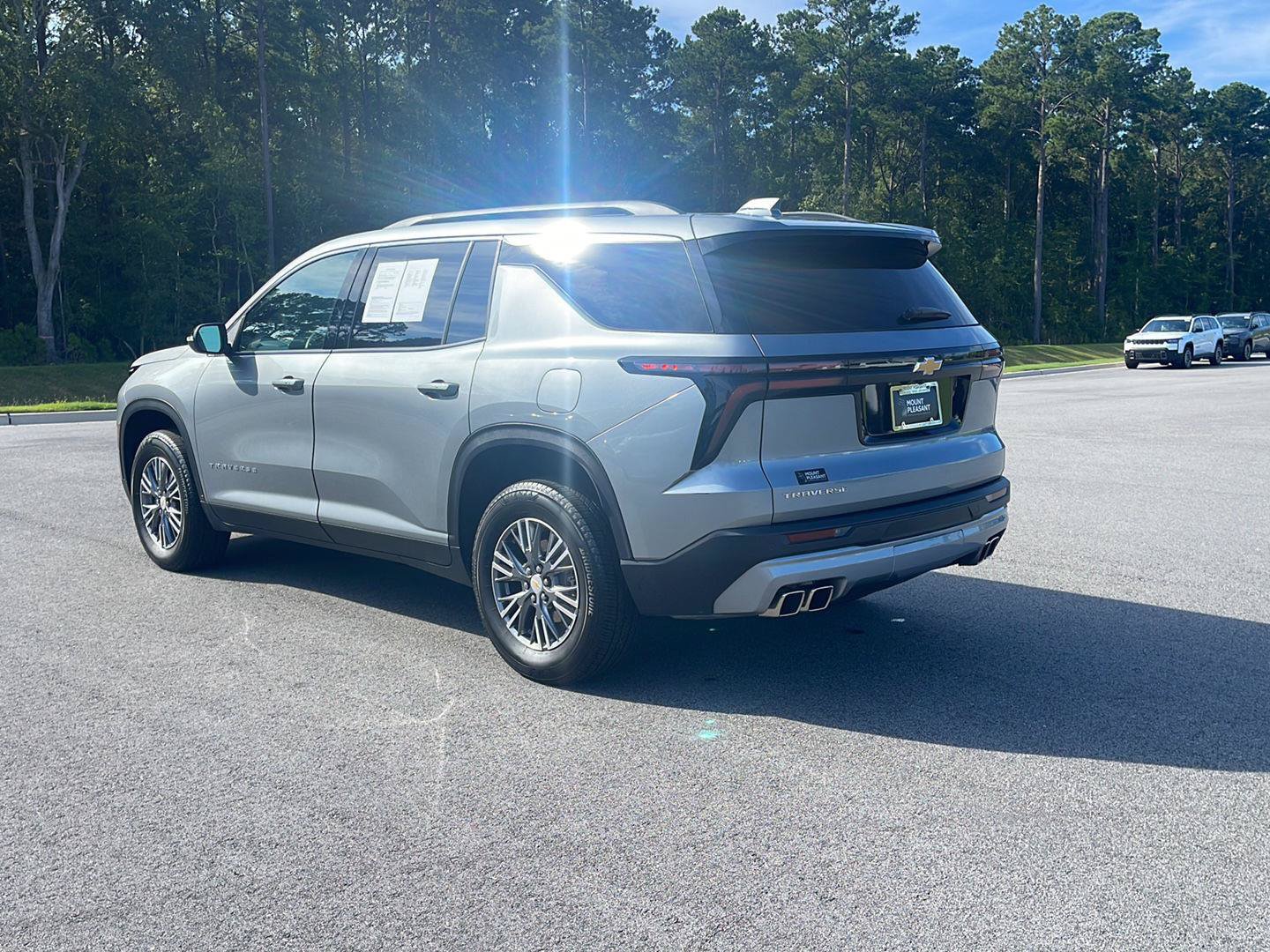 Used 2025 Chevrolet Traverse LT w/ LPO, Floor Liner Package FWD image 6