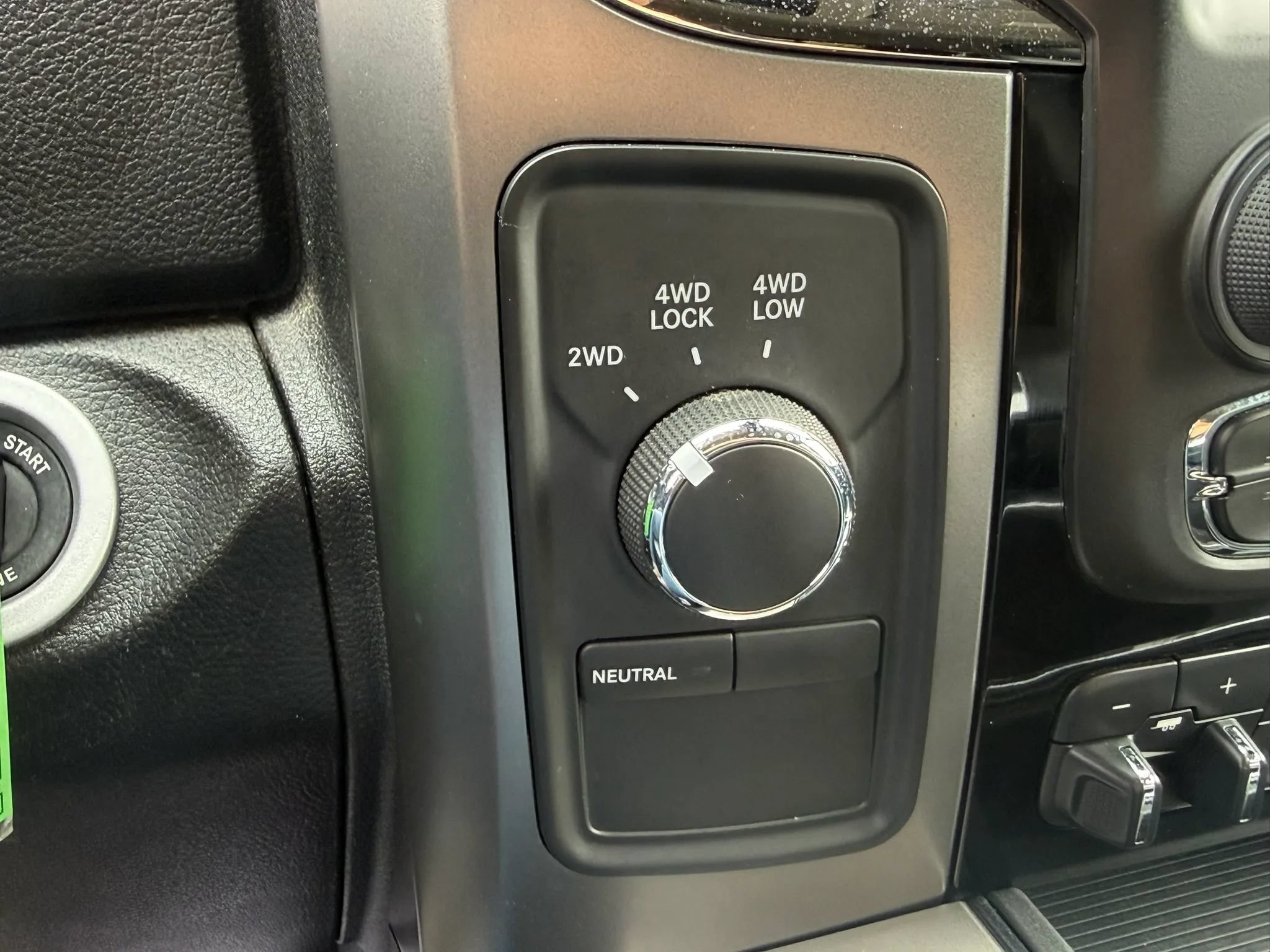 Used 2018 RAM 2500 Laramie w/ Sport Appearance Group AWD/4WD image 17