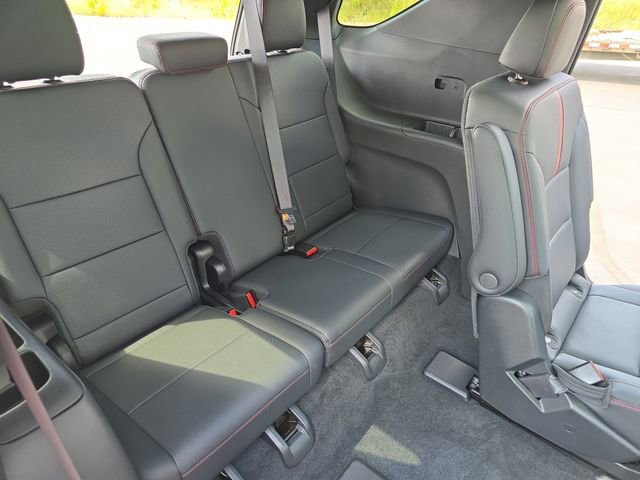 Used 2024 Chevrolet Traverse RS image 12
