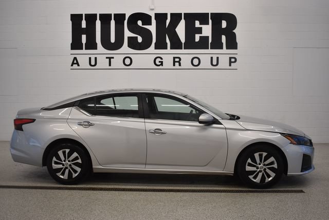Used 2023 Nissan Altima 2.5 S FWD image 2