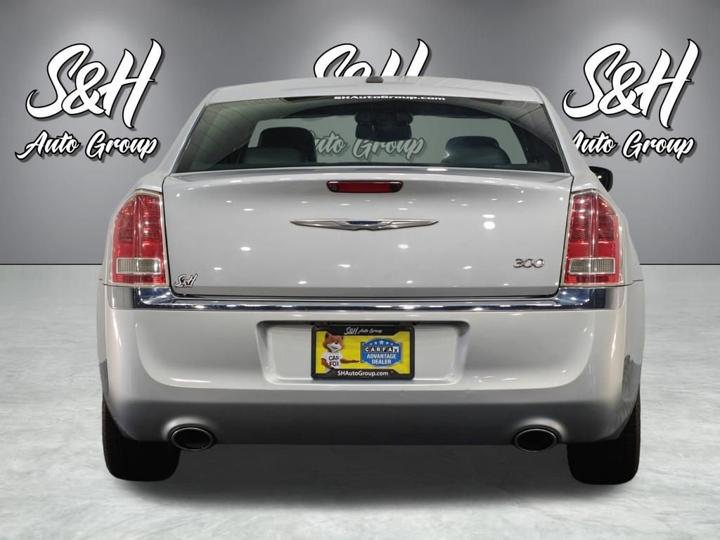 Used 2013 Chrysler 300 w/ Driver Convenience Group image 16