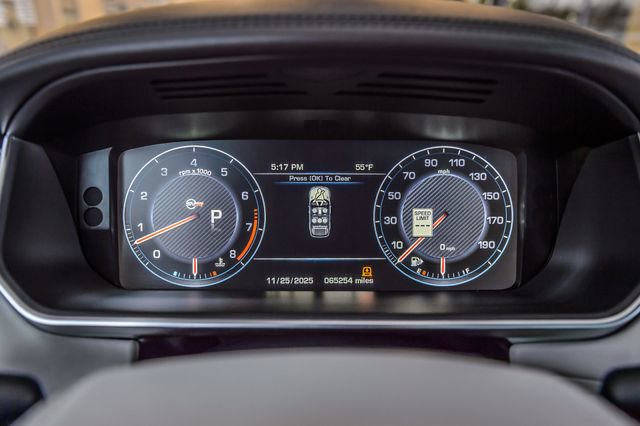 Used 2016 Land Rover Range Rover Sport SVR image 18