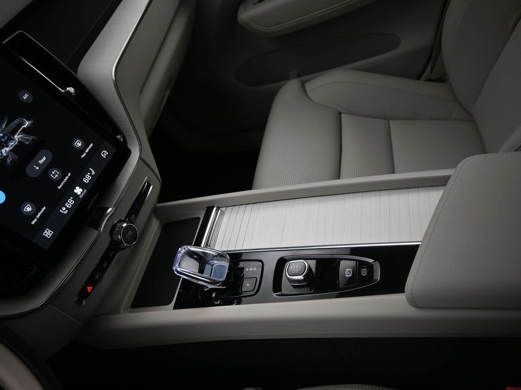 New 2026 Volvo XC60 B5 Ultra w/ Protection Package Premier image 16