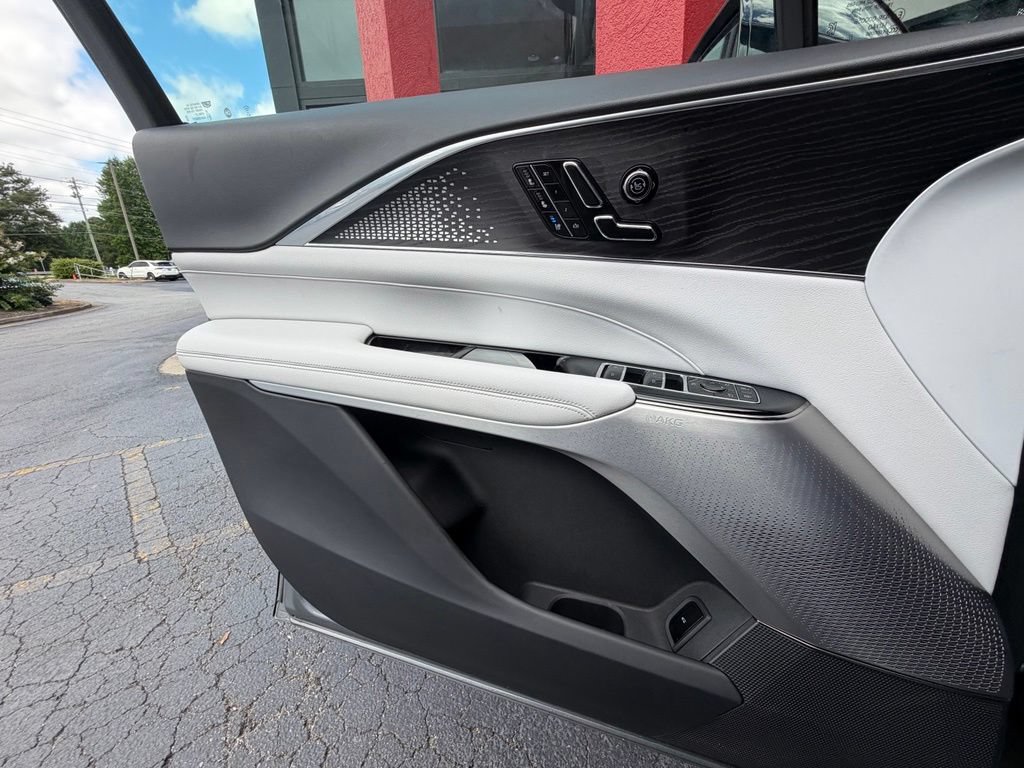 Used 2023 Cadillac Lyriq 2WD image 13