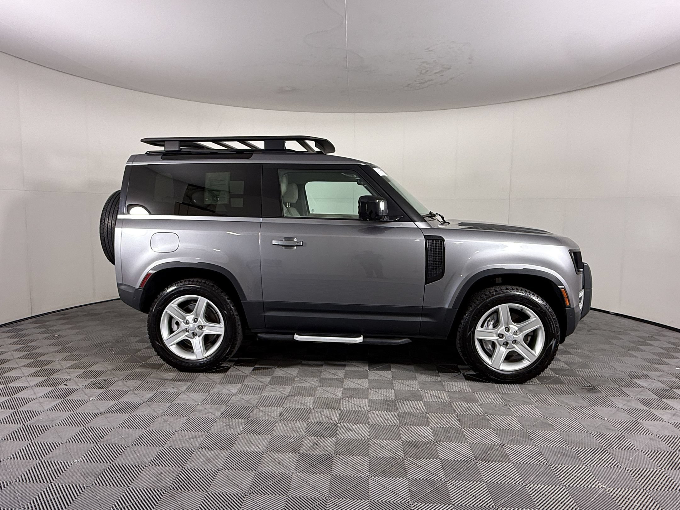 Used 2023 Land Rover Defender 90 SE AWD/4WD image 8