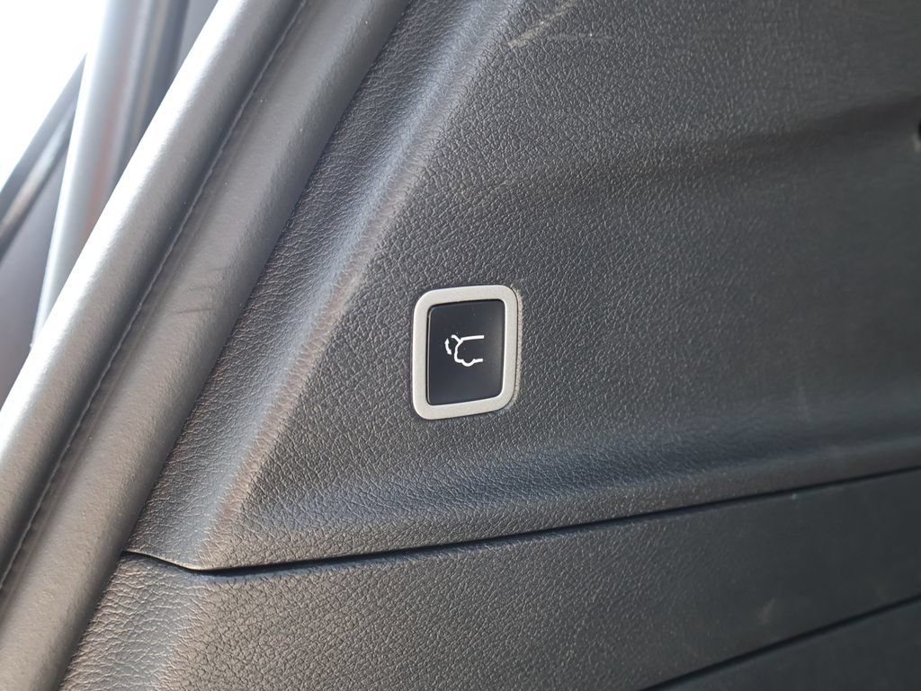 Used 2025 Chrysler Pacifica Limited FWD image 16