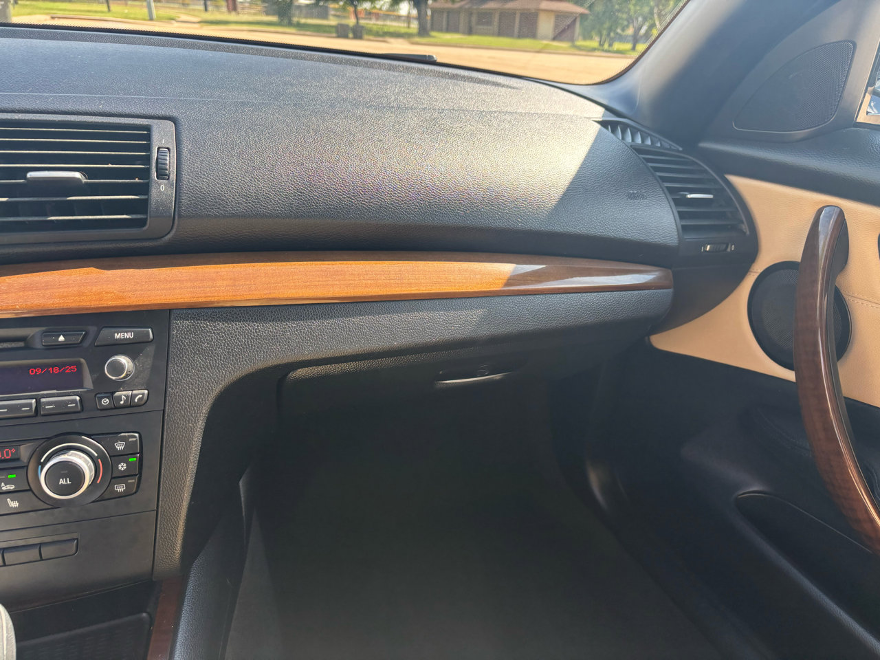 Used 2011 BMW 128i Convertible image 30