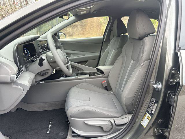 New 2026 Hyundai Elantra SE image 13