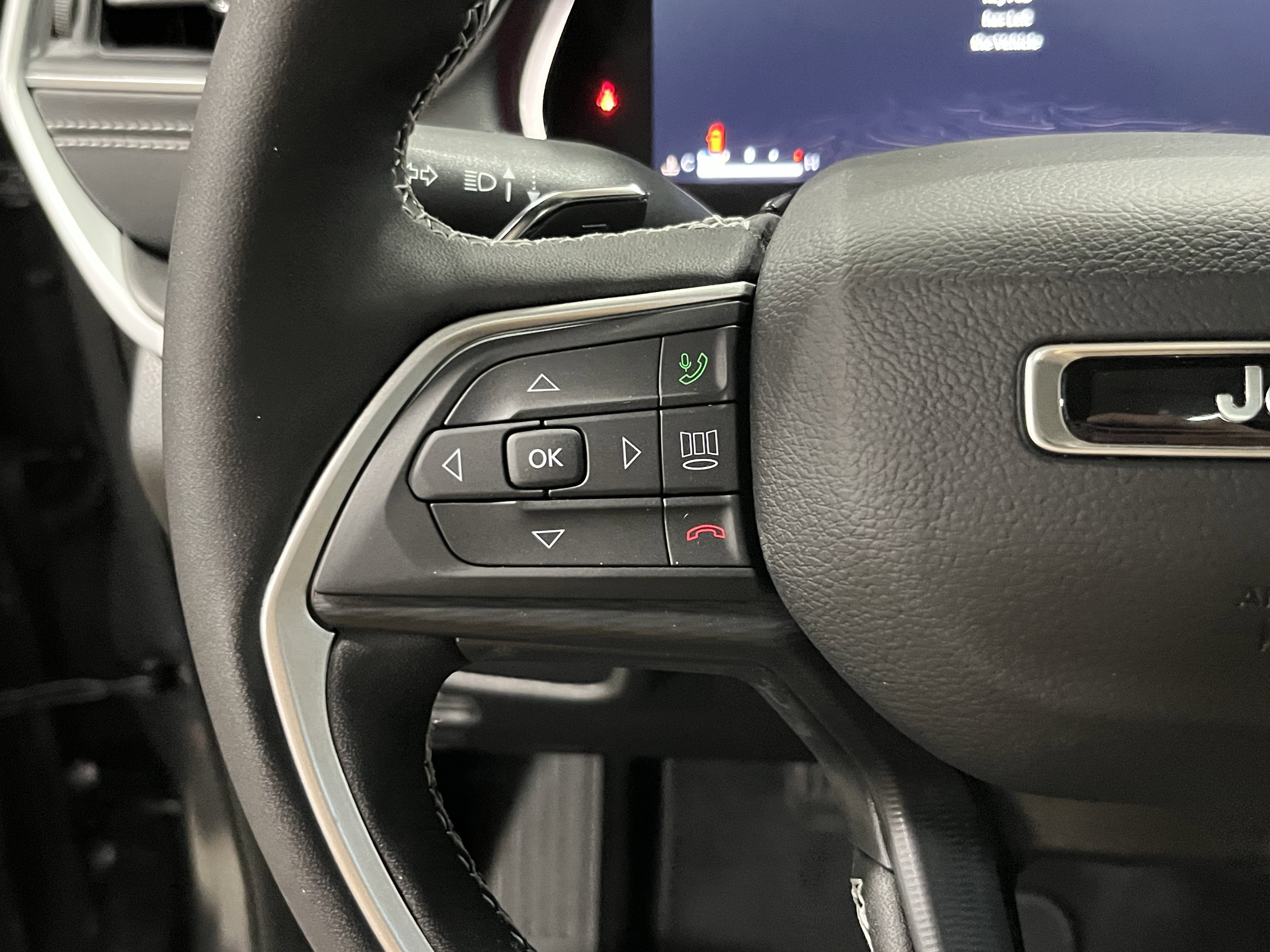 Certified 2025 Jeep Grand Cherokee Laredo X w/ Luxury Tech Group I image 24