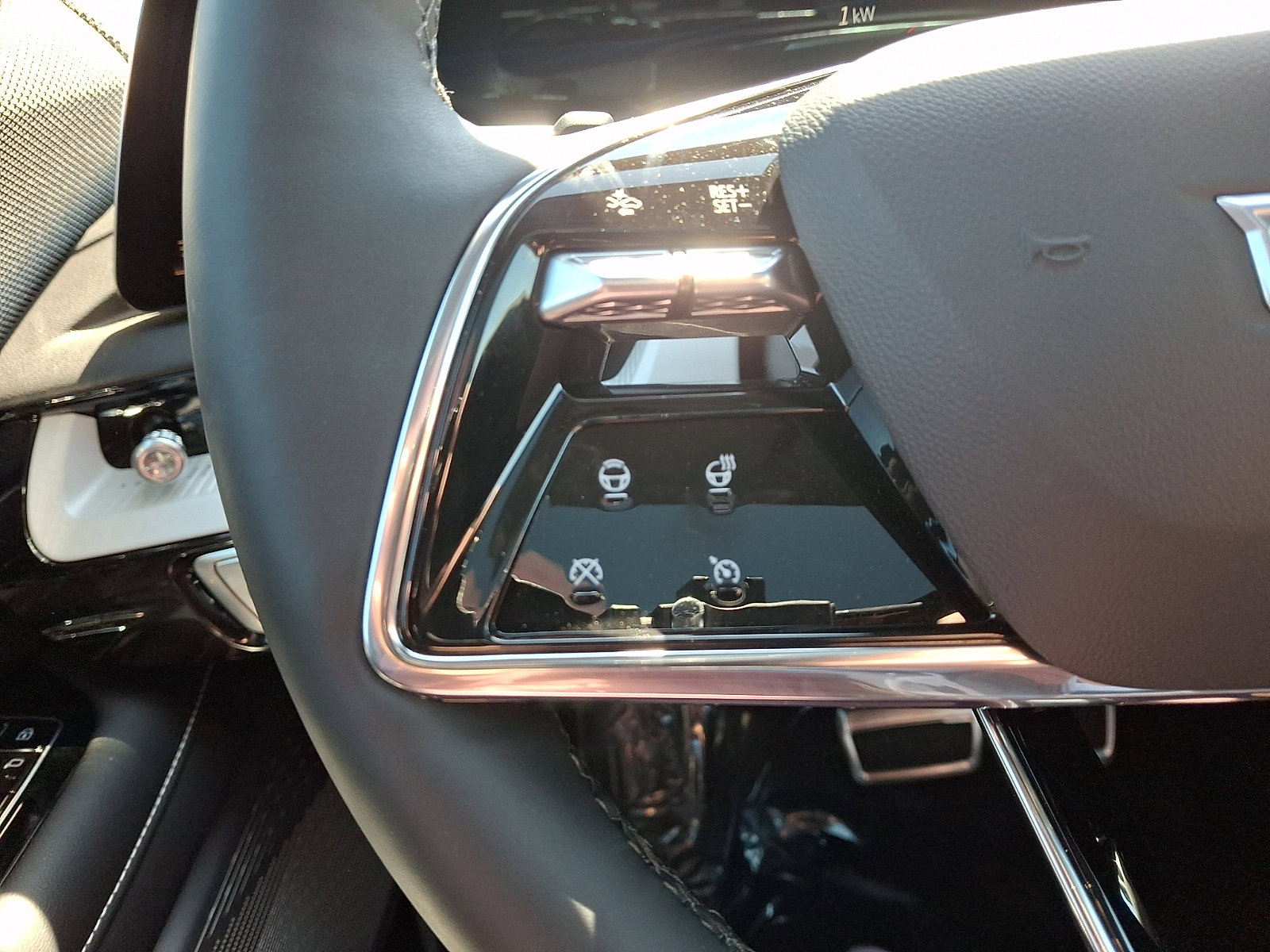 Used 2025 Cadillac Optiq Sport 1 AWD/4WD image 23