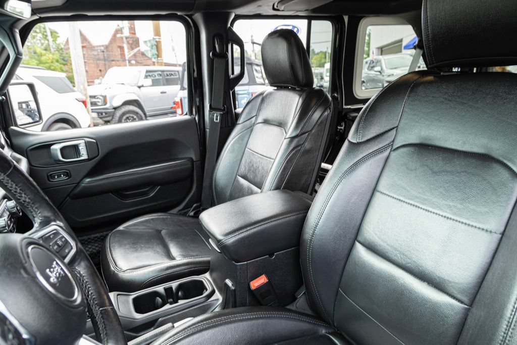 Used 2020 Jeep Wrangler Unlimited Sahara AWD/4WD image 16