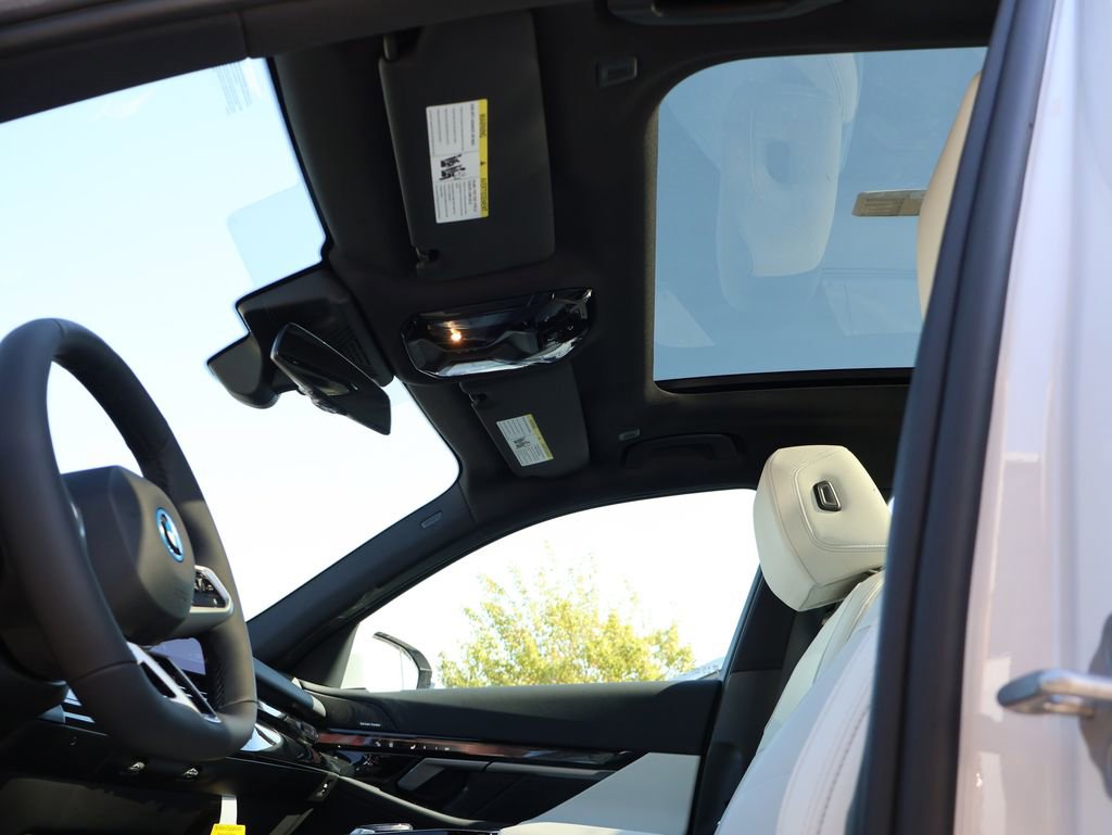 New 2026 BMW 550e xDrive AWD/4WD image 41