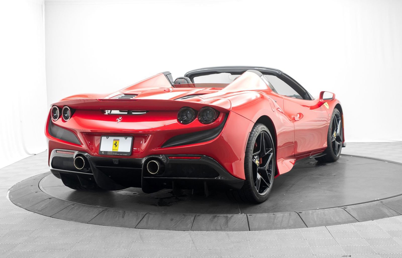 Used 2021 Ferrari F8 Tributo RWD image 4