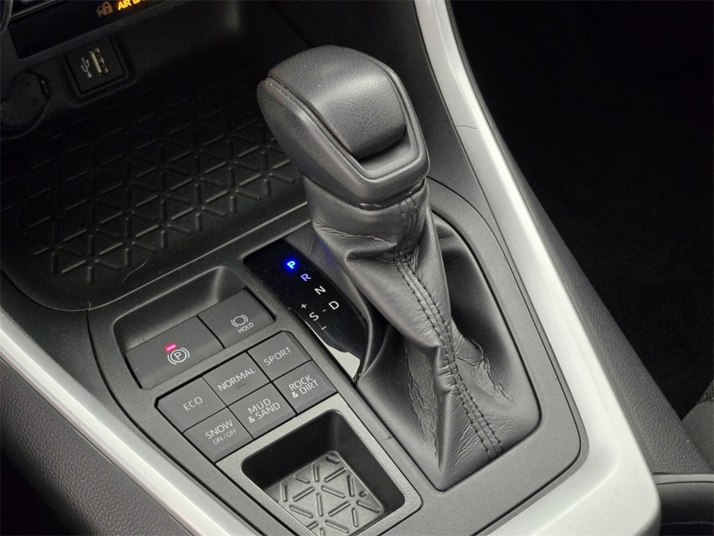 Used 2024 Toyota RAV4 LE image 32