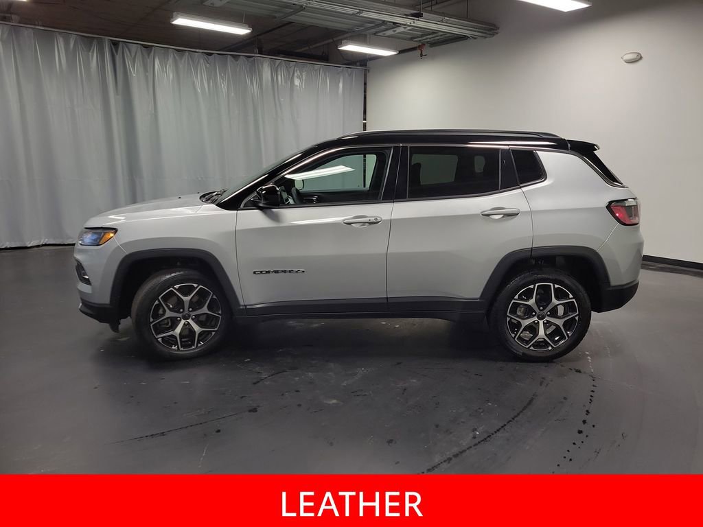 Used 2025 Jeep Compass Limited AWD/4WD image 5