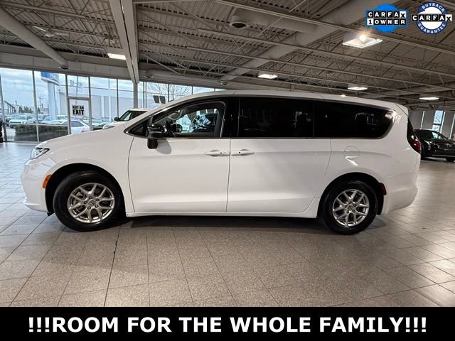 Used 2024 Chrysler Pacifica Touring-L image 5
