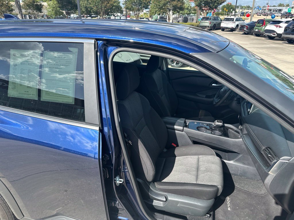 Used 2025 Nissan Rogue SV FWD image 33