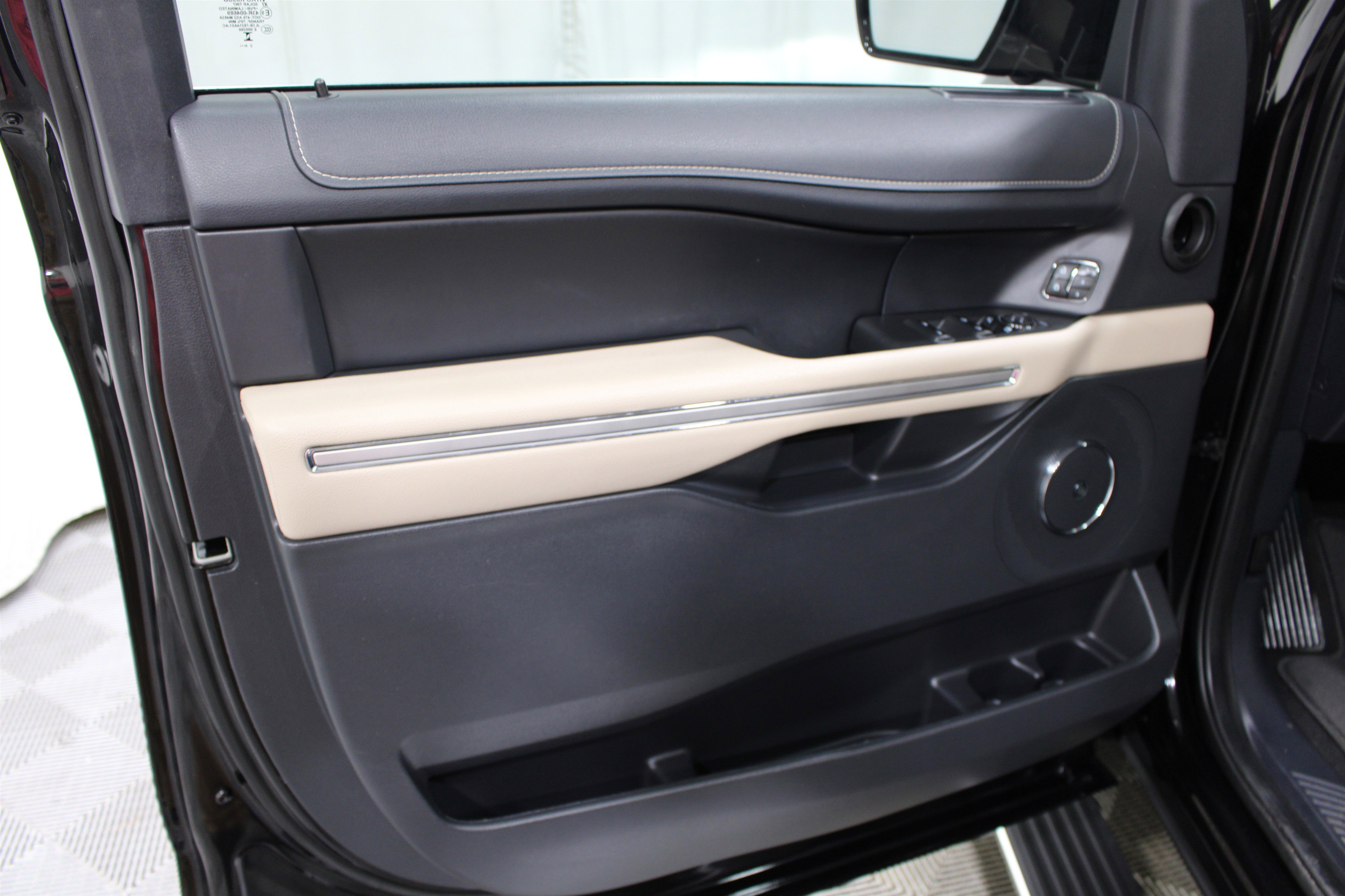 Used 2024 Ford Expedition Limited image 6