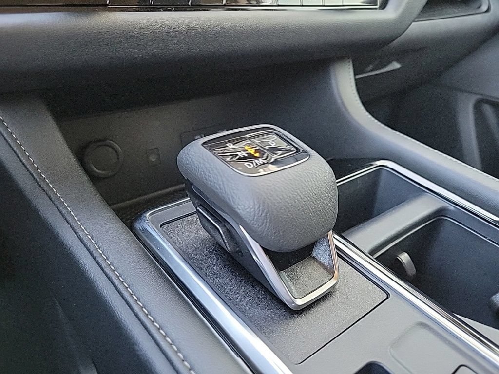 Used 2025 Nissan Pathfinder SL AWD/4WD image 30