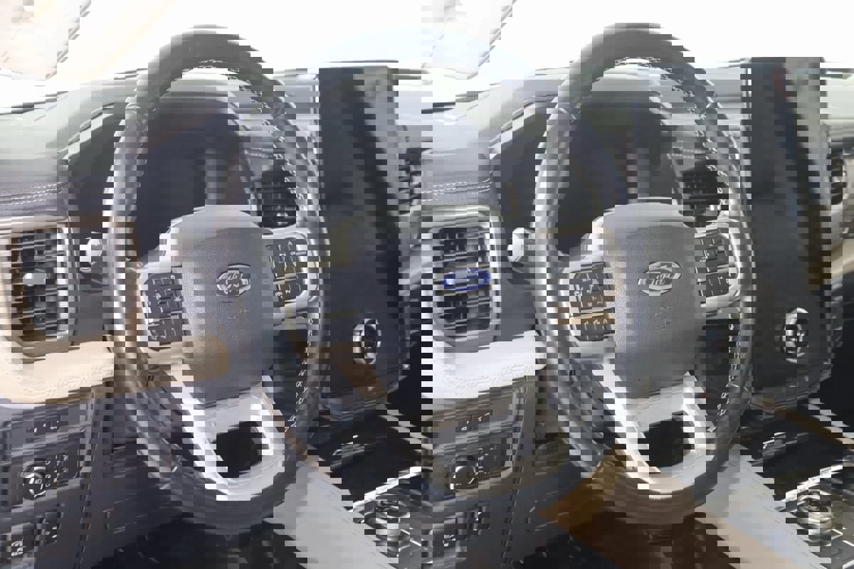 Used 2022 Ford Expedition Limited image 6