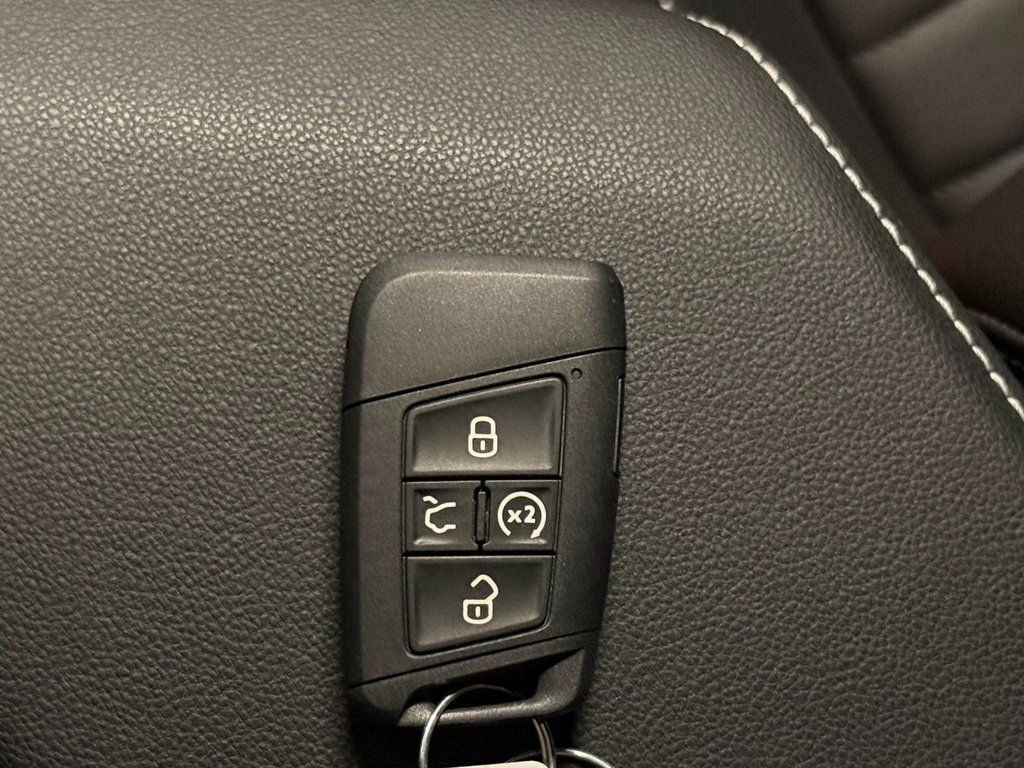 Used 2024 Volkswagen Jetta SE image 17