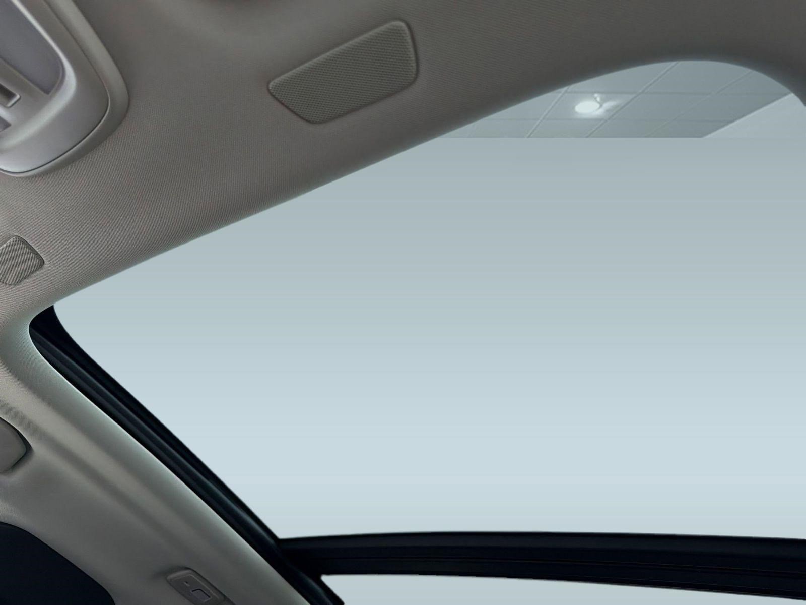 Certified 2023 Volvo XC60 B5 Ultimate w/ Climate Package image 15