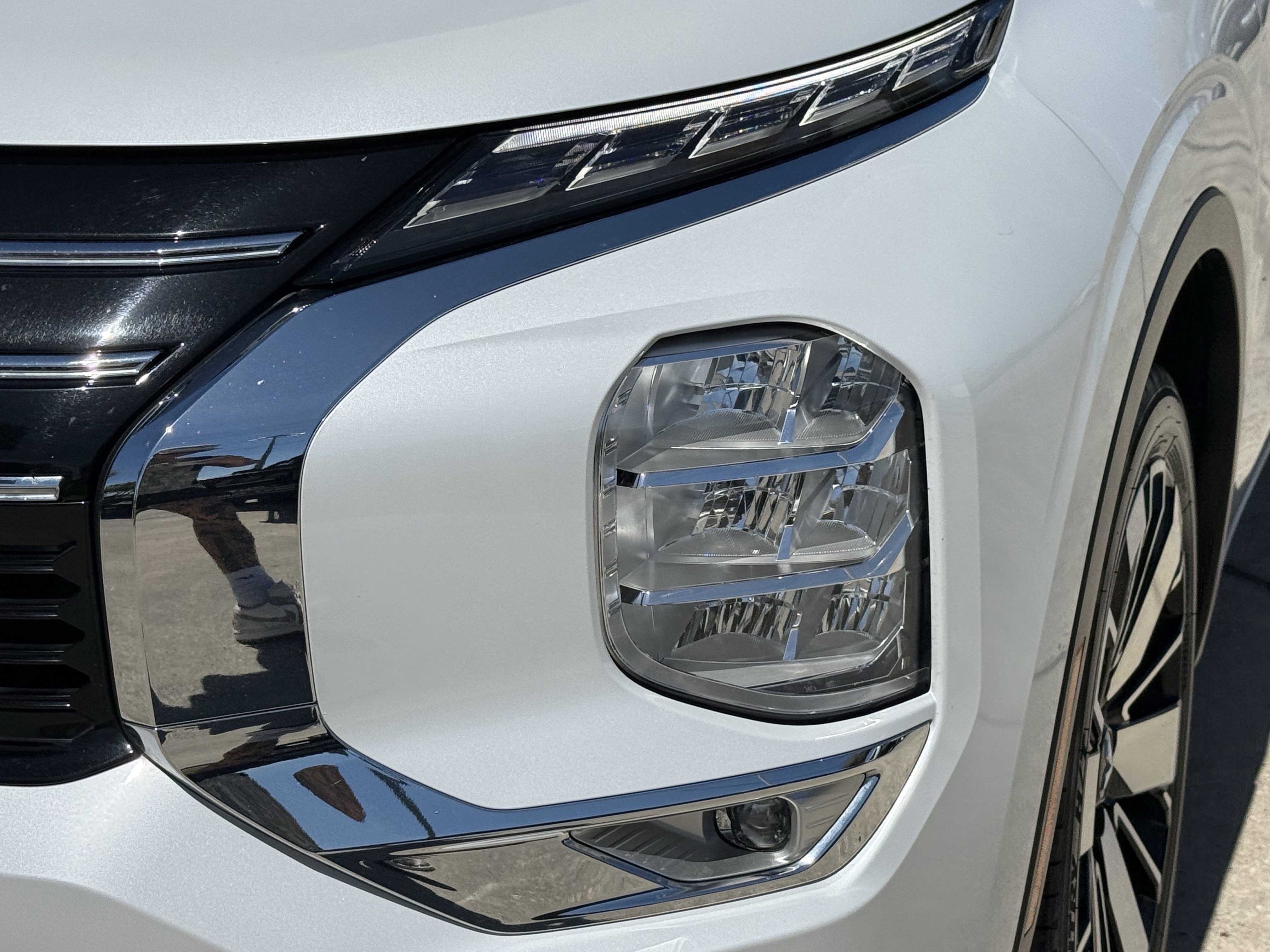 Used 2025 Mitsubishi Outlander SEL image 11