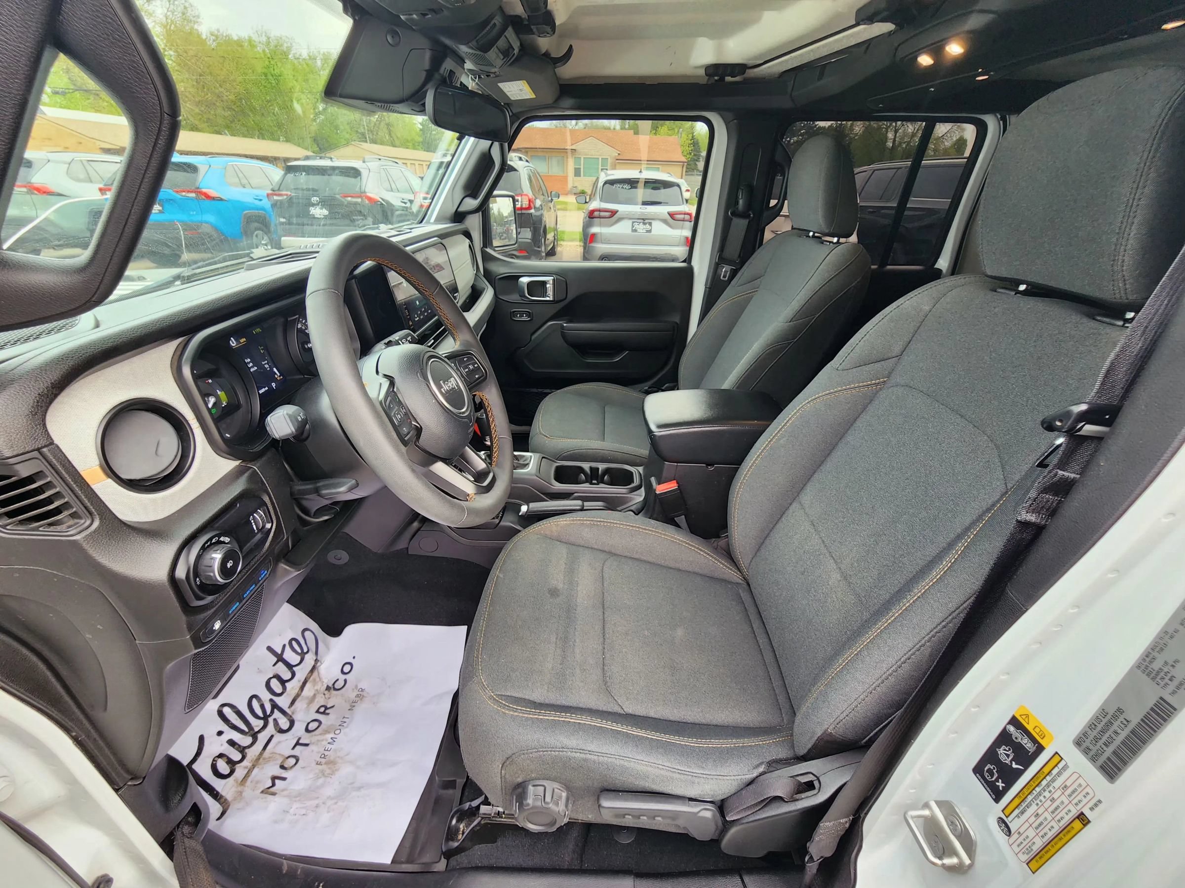 Used 2024 Jeep Wrangler Unlimited w/ Convenience Group AWD/4WD image 21