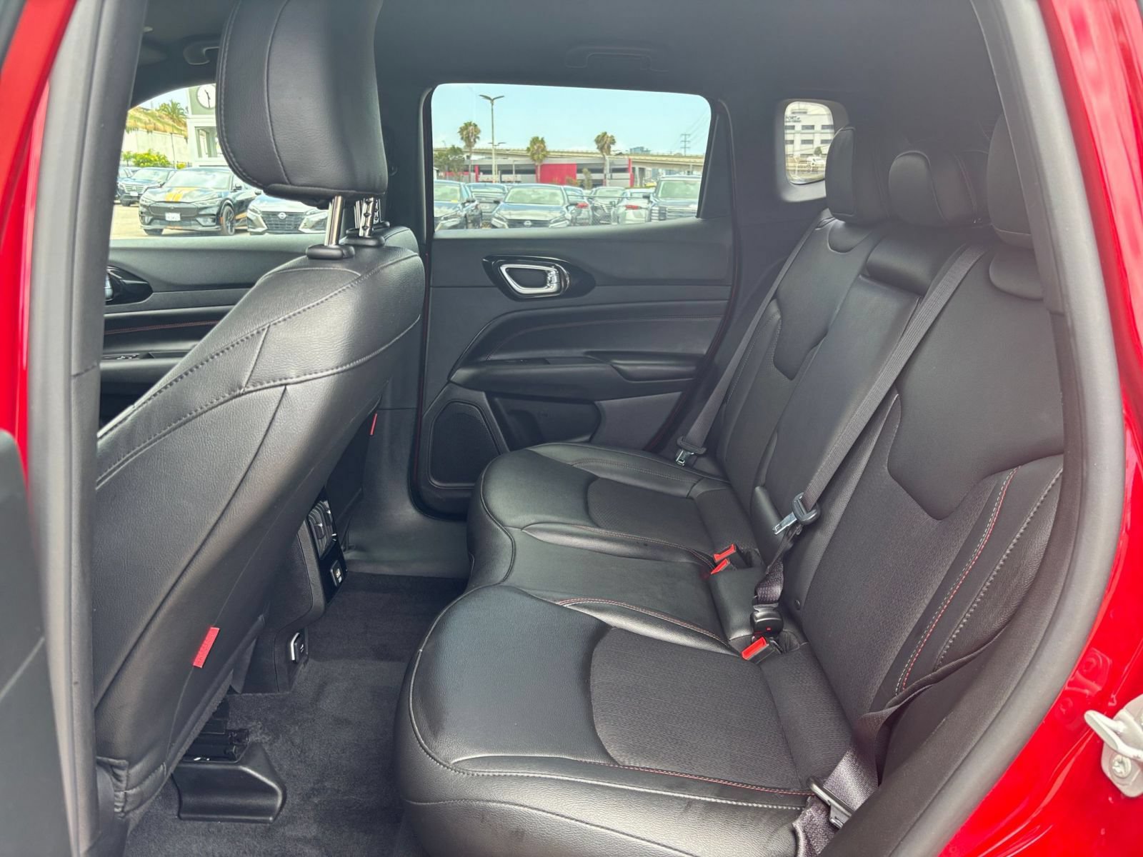 Used 2025 Jeep Compass Trailhawk AWD/4WD image 24