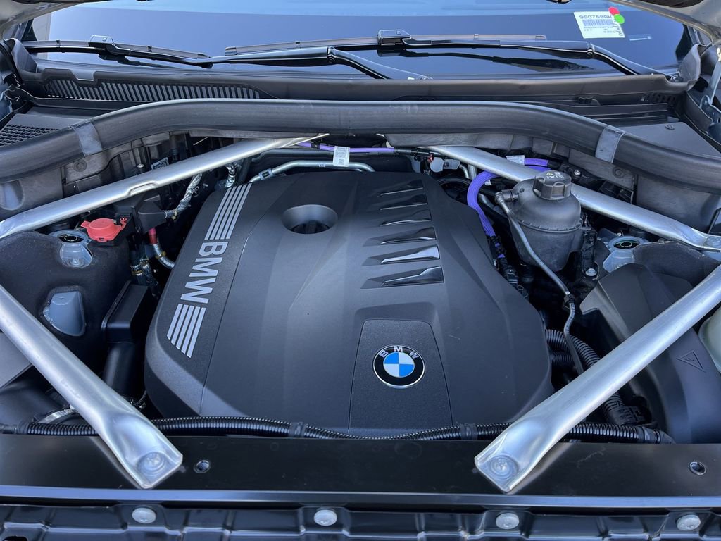 Certified 2024 BMW X7 xDrive40i w/ M Sport Package image 27