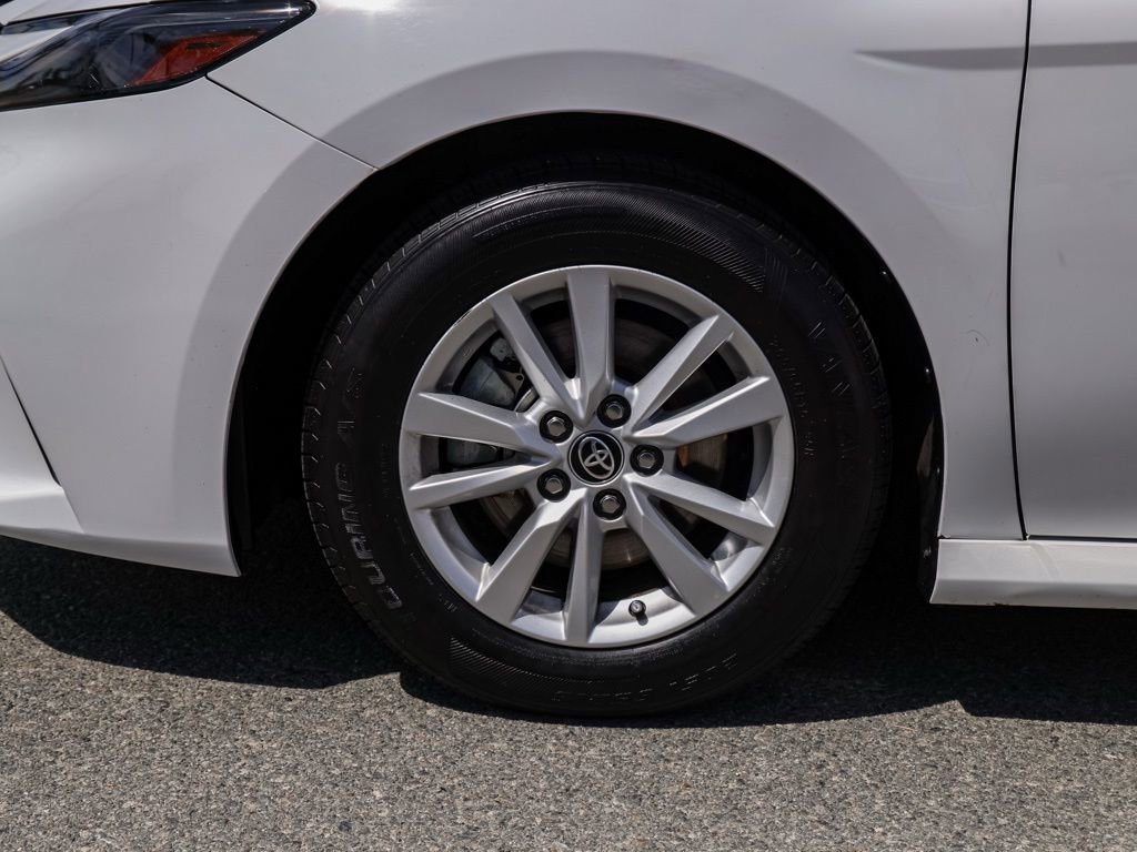 Used 2025 Toyota Camry LE image 11