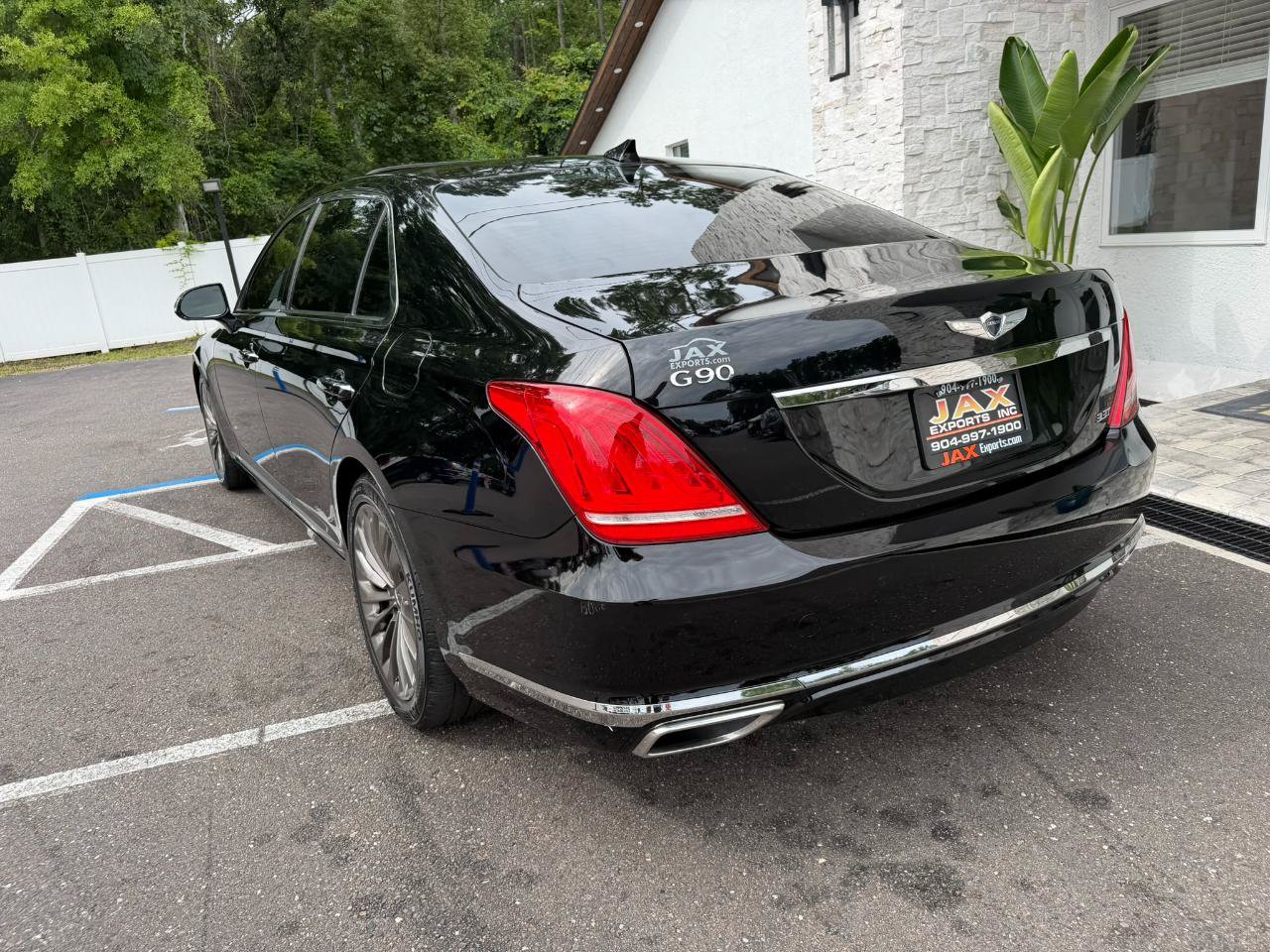 Used 2017 Genesis G90 3.3T Premium RWD image 11