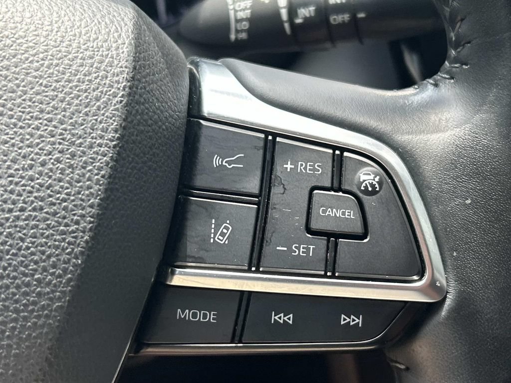 Used 2021 Toyota Highlander XLE FWD image 33