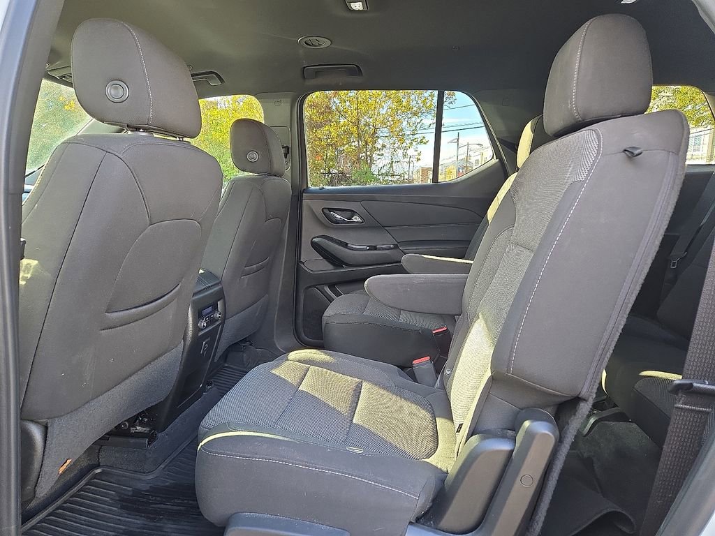 Used 2023 Chevrolet Traverse LT image 16