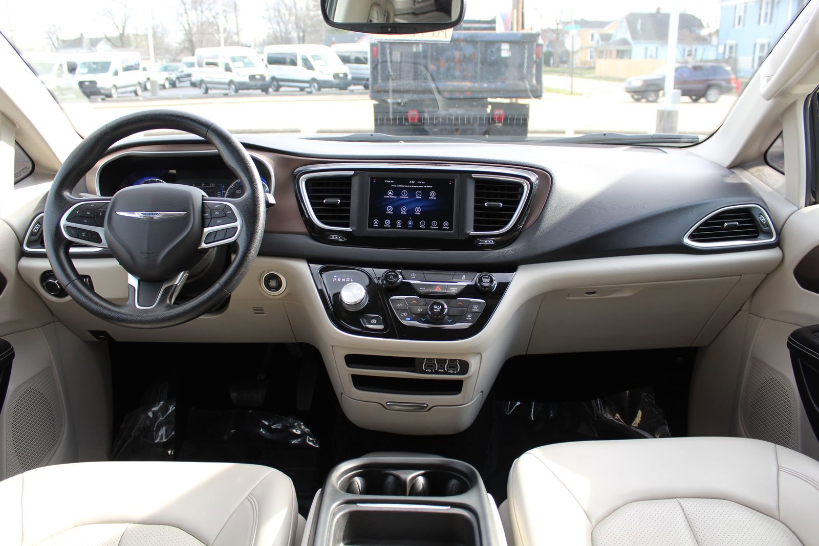 Used 2021 Chrysler Voyager Lxi image 10