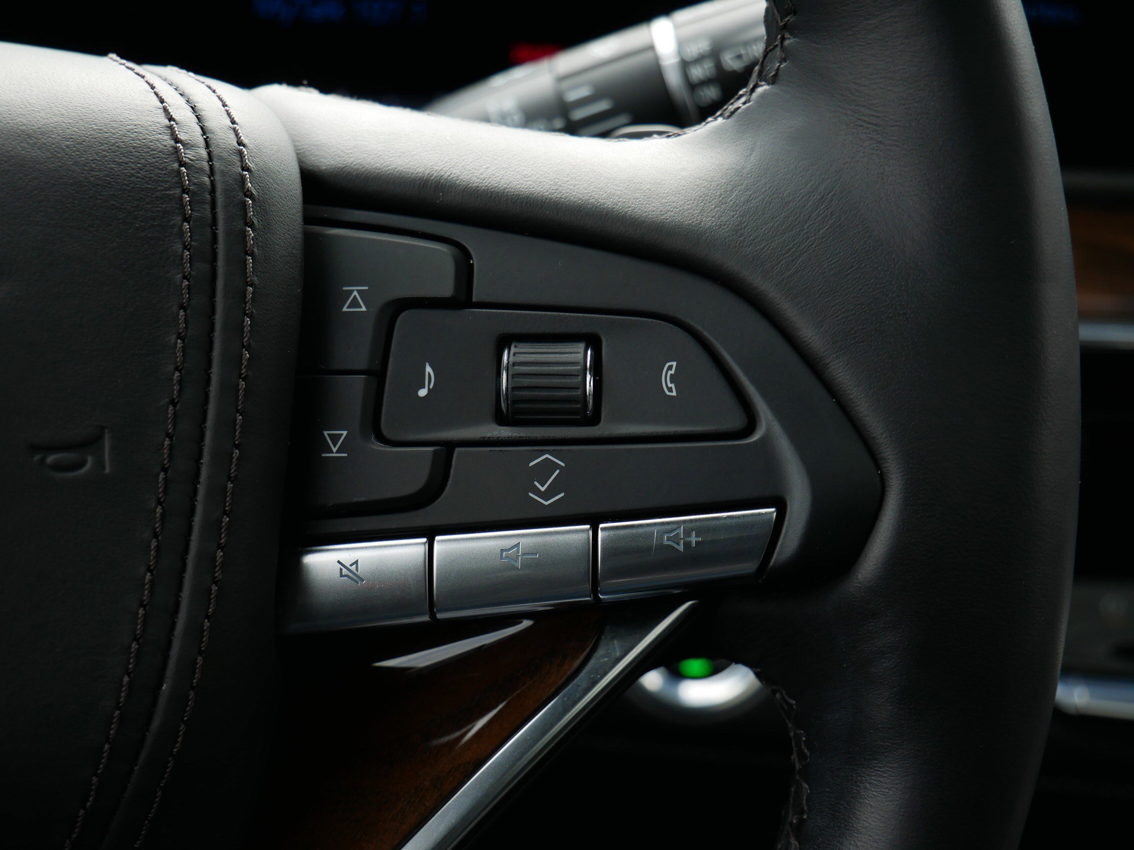 Used 2023 Cadillac Escalade Sport Platinum w/ LPO, ONYX Package image 30