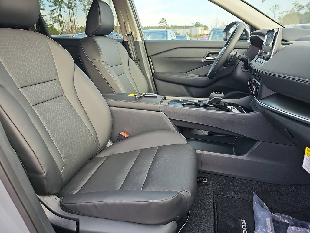 New 2026 Nissan Rogue Dark Armor FWD image 13