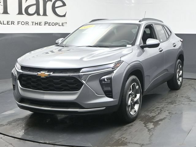 Used 2025 Chevrolet Trax LT FWD image 7