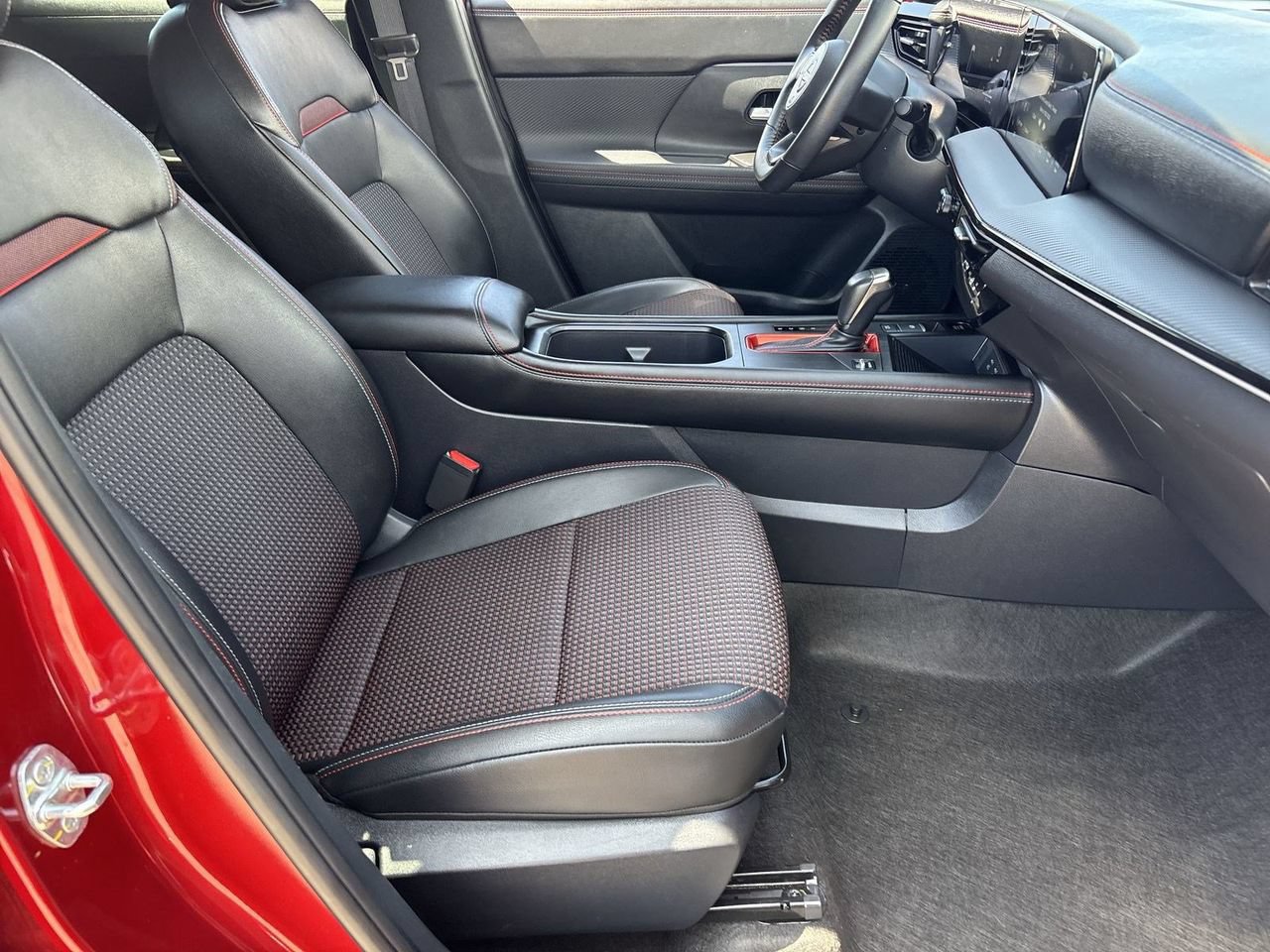 Used 2025 Nissan Kicks SR FWD image 9