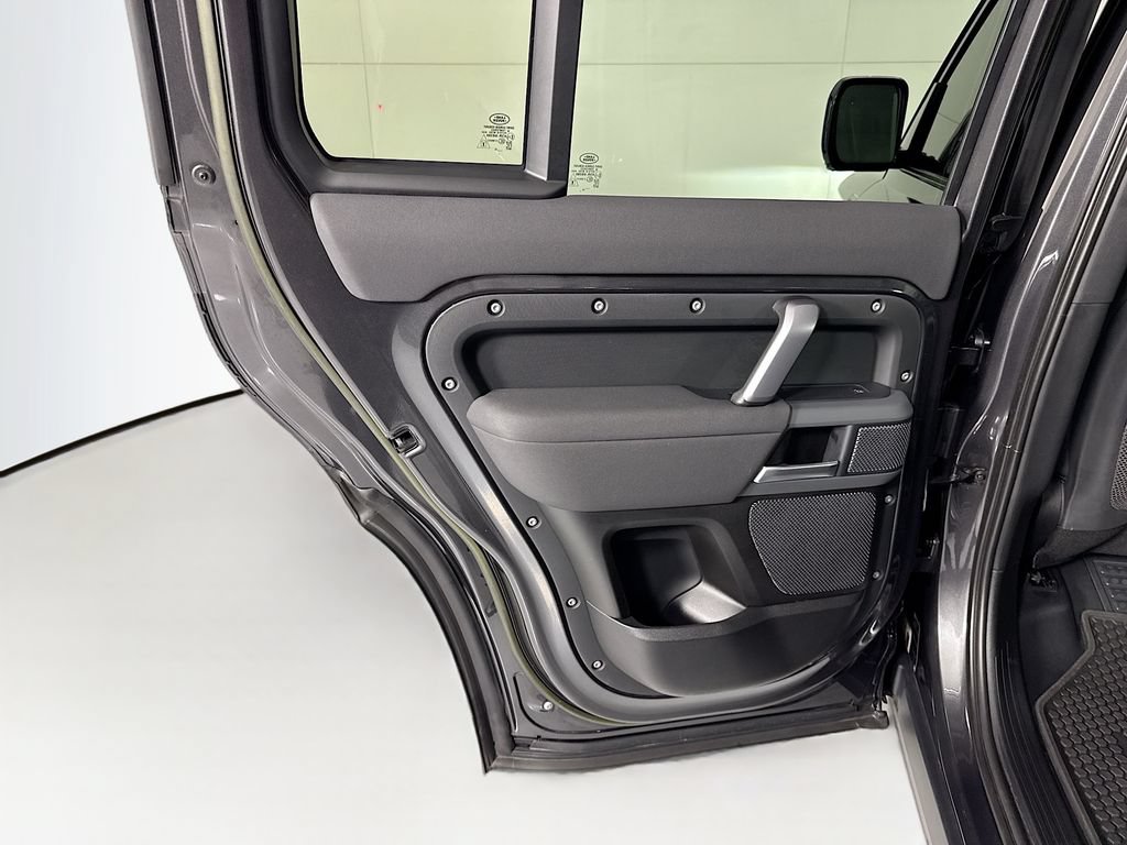 Used 2023 Land Rover Defender 110 X-Dynamic SE AWD/4WD image 27