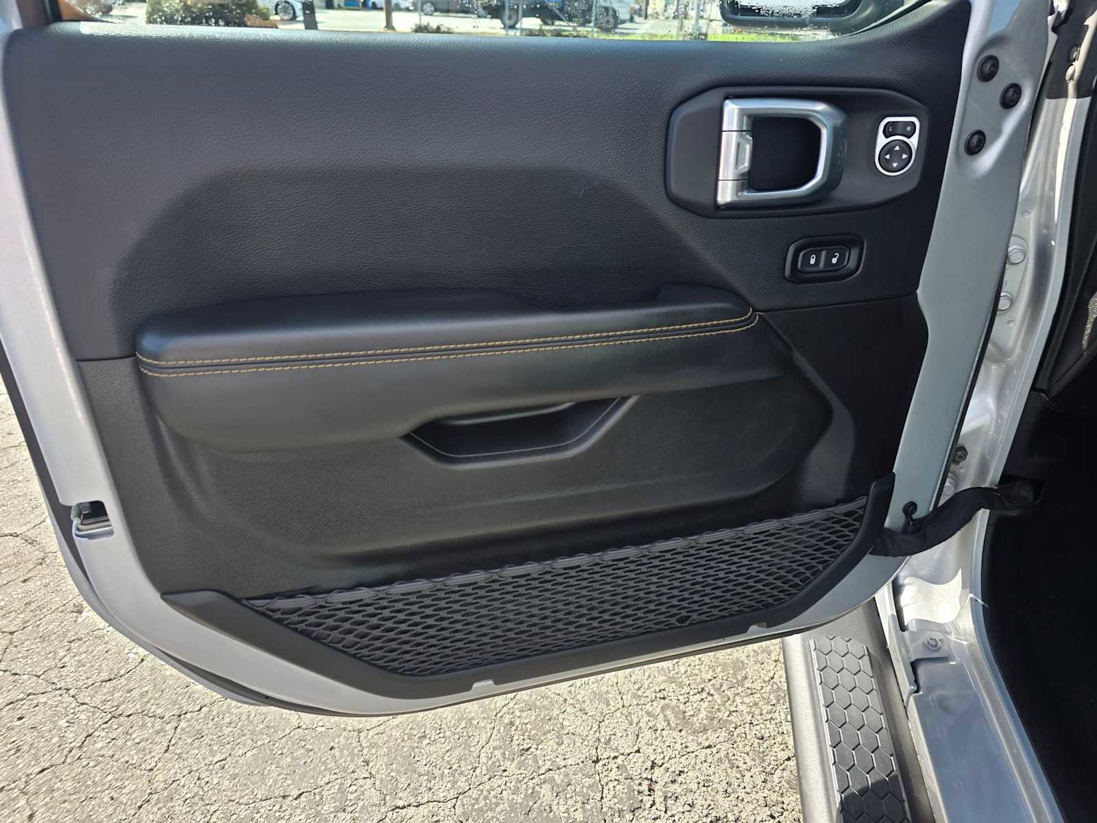 Used 2024 Jeep Wrangler Sahara image 22