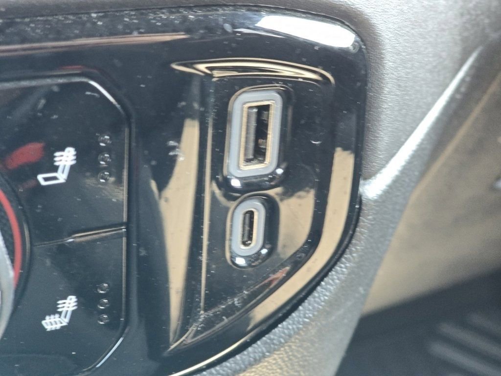 Used 2023 Chevrolet Silverado 1500 LT AWD/4WD image 7