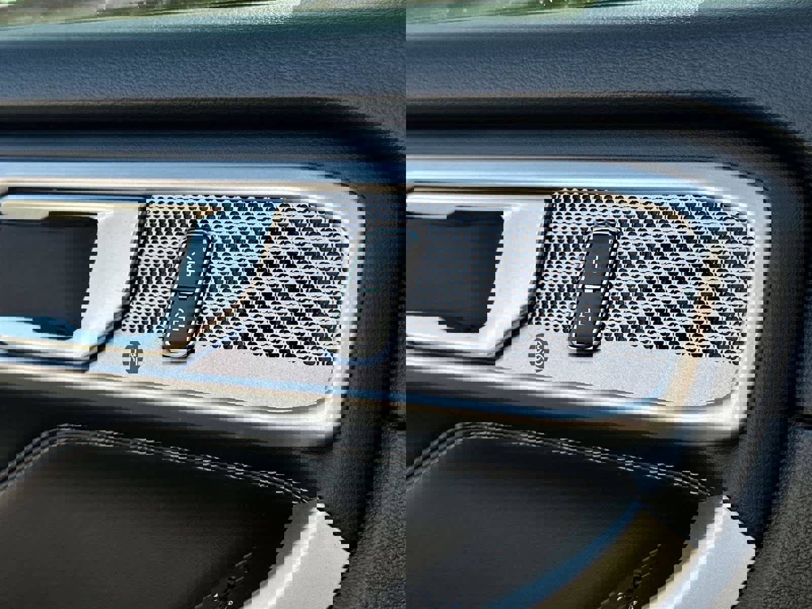 Used 2022 Ford Explorer Limited image 31