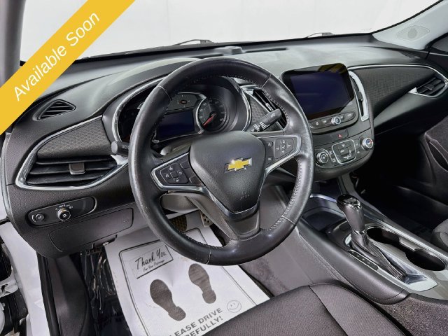 Used 2017 Chevrolet Malibu LT FWD image 9